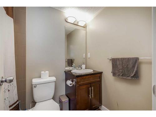 102-7110 80 Avenue Ne, Calgary, AB - Indoor Photo Showing Bathroom