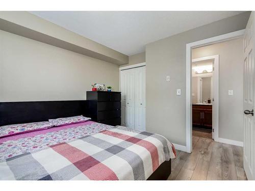 102-7110 80 Avenue Ne, Calgary, AB - Indoor Photo Showing Bedroom