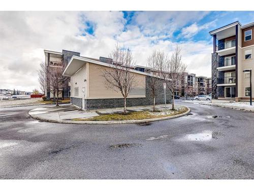 102-7110 80 Avenue Ne, Calgary, AB - Outdoor