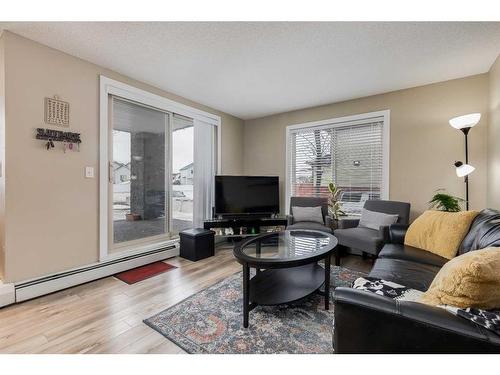 102-7110 80 Avenue Ne, Calgary, AB - Indoor Photo Showing Living Room