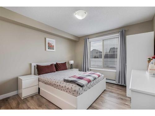 102-7110 80 Avenue Ne, Calgary, AB - Indoor Photo Showing Bedroom