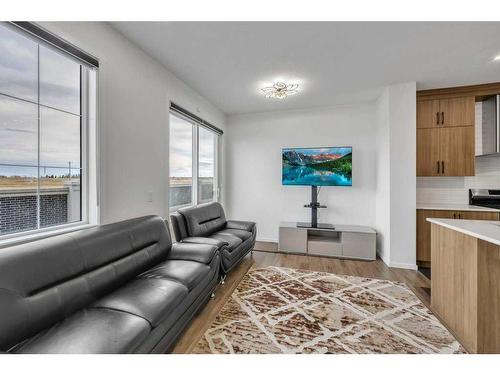 52 Cityline Square Ne, Calgary, AB - Indoor Photo Showing Living Room