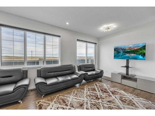 52 Cityline Square Ne, Calgary, AB - Indoor Photo Showing Living Room