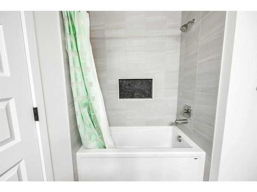 52 Cityline Square Ne, Calgary, AB - Indoor Photo Showing Bathroom