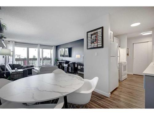 419-816 89 Avenue Sw, Calgary, AB - Indoor Photo Showing Dining Room