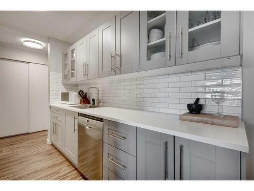 419-816 89 Avenue Sw, Calgary, AB - Indoor Photo Showing Kitchen