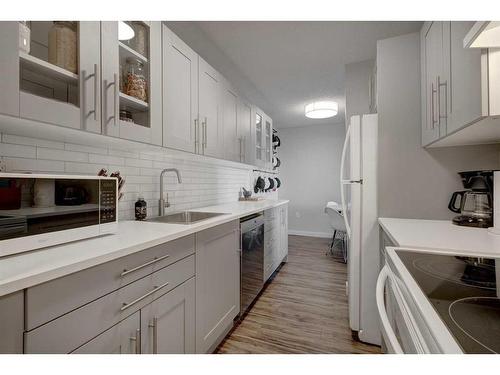 419-816 89 Avenue Sw, Calgary, AB - Indoor Photo Showing Kitchen With Upgraded Kitchen