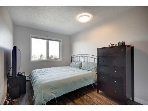 419-816 89 Avenue Sw, Calgary, AB - Indoor Photo Showing Bedroom