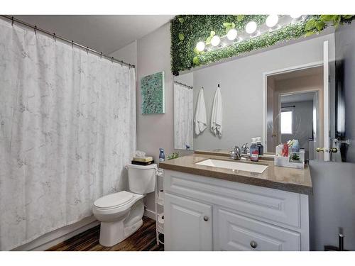 419-816 89 Avenue Sw, Calgary, AB - Indoor Photo Showing Bathroom