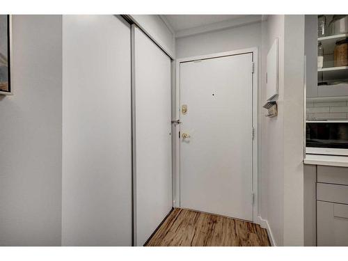 419-816 89 Avenue Sw, Calgary, AB - Indoor Photo Showing Other Room