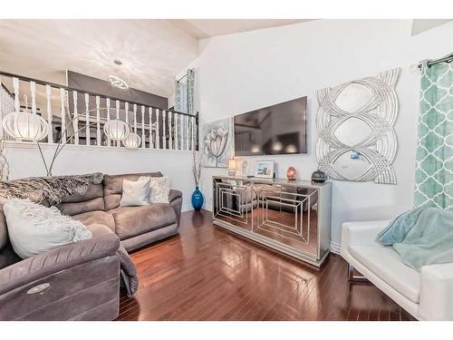 23 Deer Place Se, Calgary, AB - Indoor Photo Showing Living Room