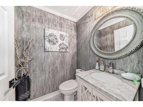 23 Deer Place Se, Calgary, AB - Indoor Photo Showing Bathroom