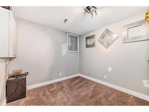 23 Deer Place Se, Calgary, AB - Indoor Photo Showing Other Room