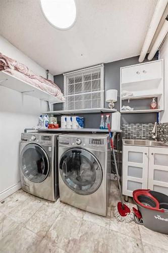 23 Deer Place Se, Calgary, AB - Indoor Photo Showing Laundry Room