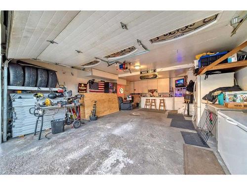 23 Deer Place Se, Calgary, AB - Indoor Photo Showing Garage