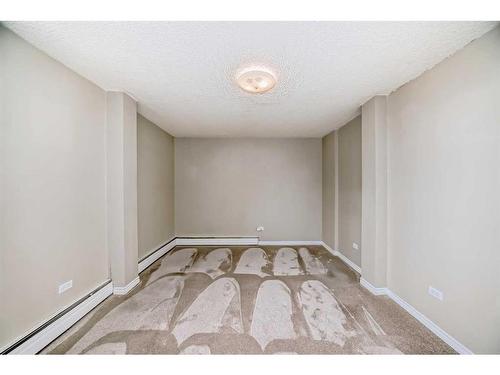 103-312 Cedar Crescent Sw, Calgary, AB - Indoor Photo Showing Other Room