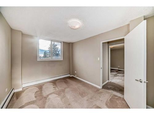 103-312 Cedar Crescent Sw, Calgary, AB - Indoor Photo Showing Other Room