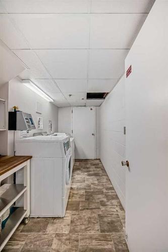 103-312 Cedar Crescent Sw, Calgary, AB - Indoor Photo Showing Laundry Room