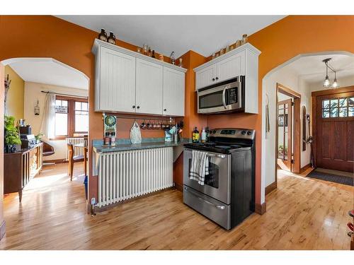 5336 2 Street Sw, Calgary, AB - Indoor Photo Showing Kitchen