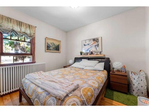 5336 2 Street Sw, Calgary, AB - Indoor Photo Showing Bedroom