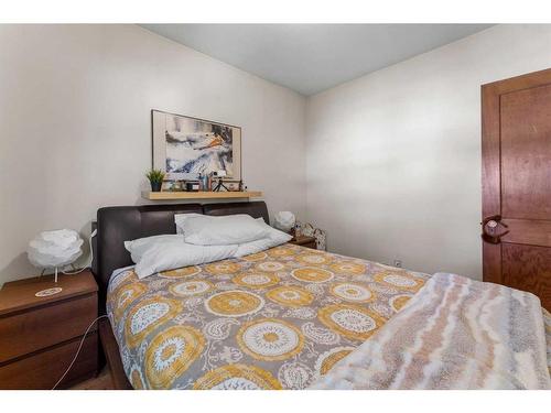 5336 2 Street Sw, Calgary, AB - Indoor Photo Showing Bedroom