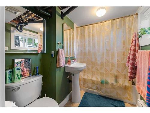 5336 2 Street Sw, Calgary, AB - Indoor Photo Showing Bathroom