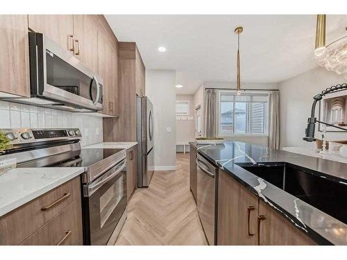 140 Cobblestone Gate, Airdrie, AB - Indoor Photo Showing Kitchen