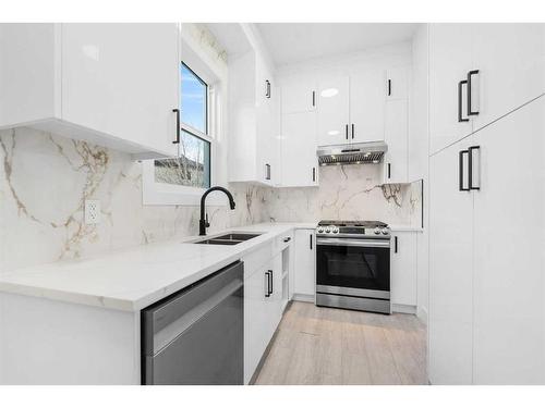 149 Canoe Crescent Sw, Airdrie, AB - Indoor Photo Showing Kitchen With Double Sink With Upgraded Kitchen