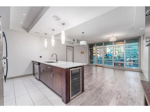 303-530 12 Avenue Sw, Calgary, AB - Indoor Photo Showing Kitchen With Upgraded Kitchen