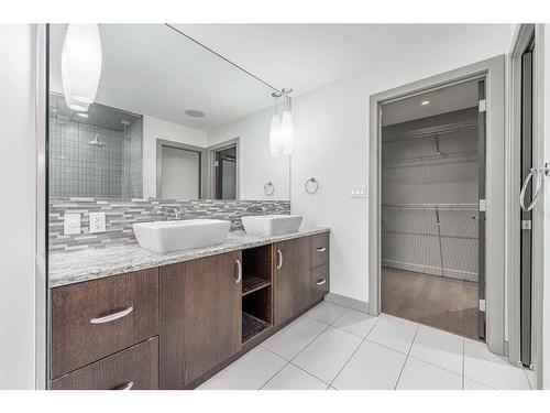 303-530 12 Avenue Sw, Calgary, AB - Indoor Photo Showing Bathroom