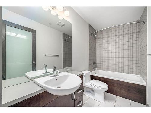 303-530 12 Avenue Sw, Calgary, AB - Indoor Photo Showing Bathroom