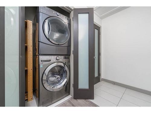 303-530 12 Avenue Sw, Calgary, AB - Indoor Photo Showing Laundry Room