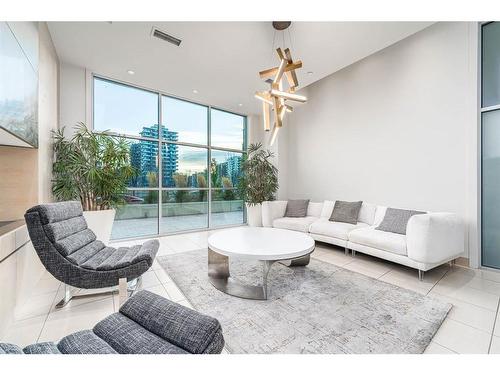 303-530 12 Avenue Sw, Calgary, AB - Indoor Photo Showing Living Room