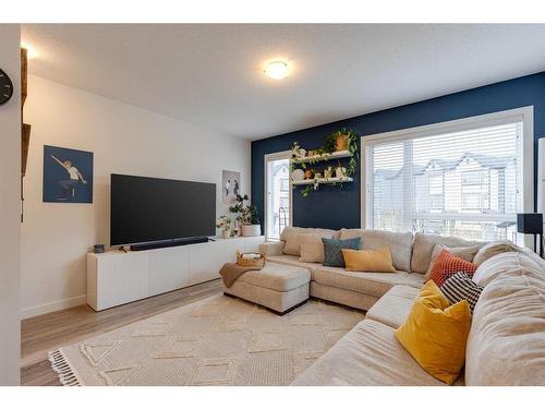 302-15 Evanscrest Park Nw, Calgary, AB - Indoor Photo Showing Living Room