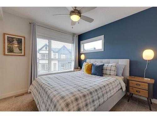 302-15 Evanscrest Park Nw, Calgary, AB - Indoor Photo Showing Bedroom