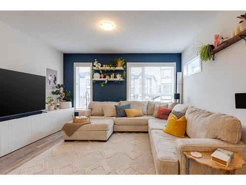 302-15 Evanscrest Park Nw, Calgary, AB - Indoor Photo Showing Living Room