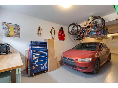 302-15 Evanscrest Park Nw, Calgary, AB - Indoor Photo Showing Garage