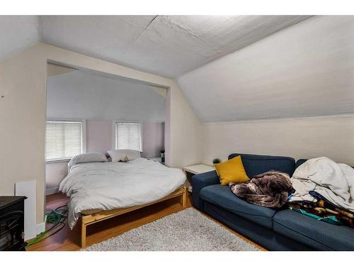 849 Mcpherson Road Ne, Calgary, AB - Indoor Photo Showing Bedroom