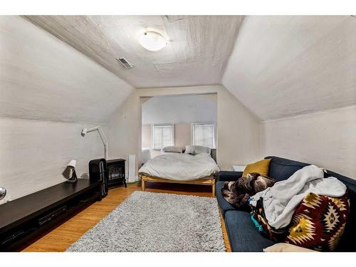 849 Mcpherson Road Ne, Calgary, AB - Indoor Photo Showing Bedroom