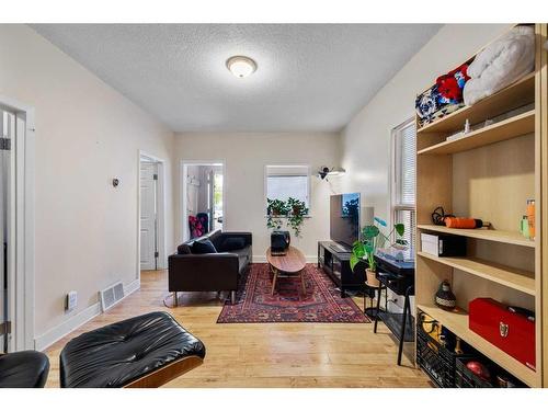 849 Mcpherson Road Ne, Calgary, AB - Indoor