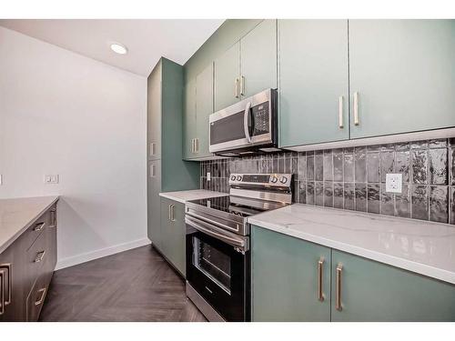 25 Cobbleridge Place, Airdrie, AB - Indoor Photo Showing Kitchen With Upgraded Kitchen