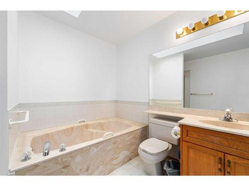 3 Sunlake Close Se, Calgary, AB - Indoor Photo Showing Bathroom