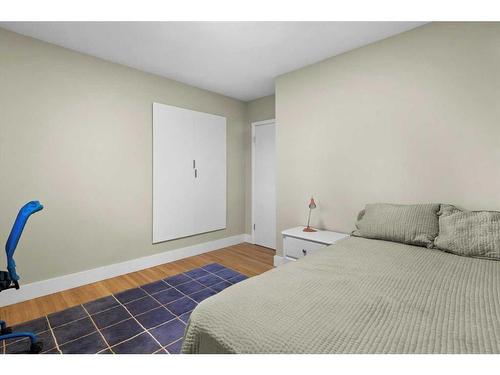 94 Coleridge Road Nw, Calgary, AB - Indoor Photo Showing Bedroom