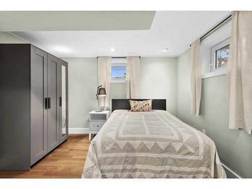 94 Coleridge Road Nw, Calgary, AB - Indoor Photo Showing Bedroom