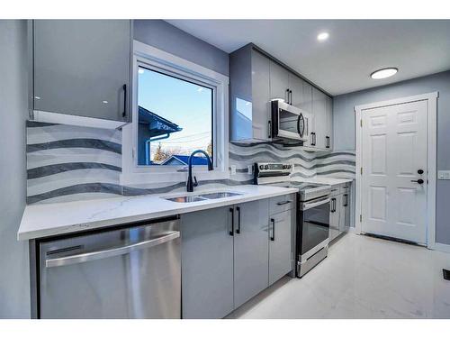 628 55 Street Se, Calgary, AB - Indoor Photo Showing Kitchen With Double Sink