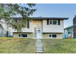 628 55 Street SE Calgary, AB T2A 3R6