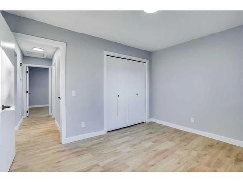 628 55 Street Se, Calgary, AB - Indoor Photo Showing Other Room