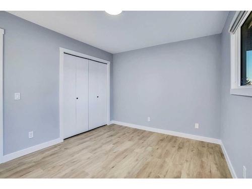 628 55 Street Se, Calgary, AB - Indoor Photo Showing Other Room