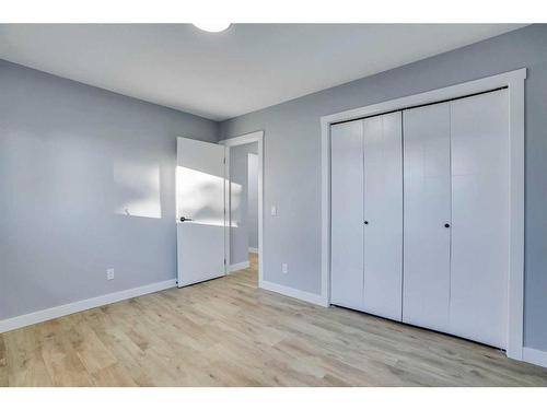 628 55 Street Se, Calgary, AB - Indoor Photo Showing Other Room