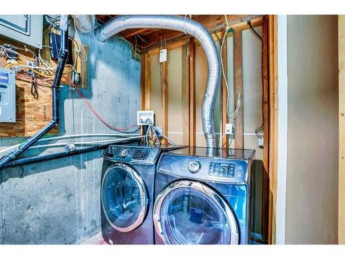 628 55 Street Se, Calgary, AB - Indoor Photo Showing Laundry Room